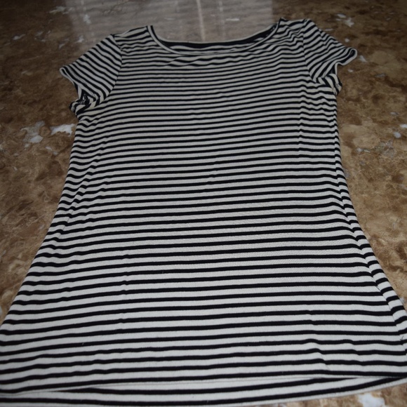 Medium The Limited Perfect Tee - Picture 3 of 3